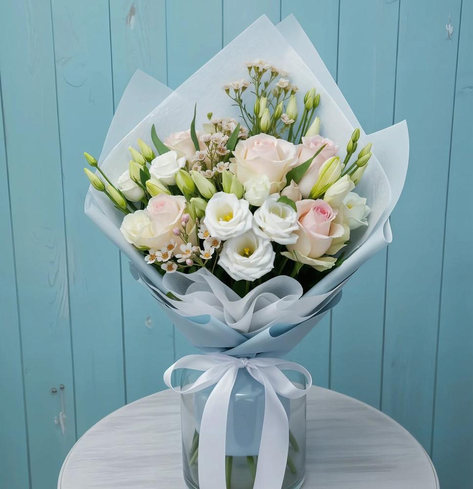 Букет цветов из: Розы и Лизиантусы в Абазе