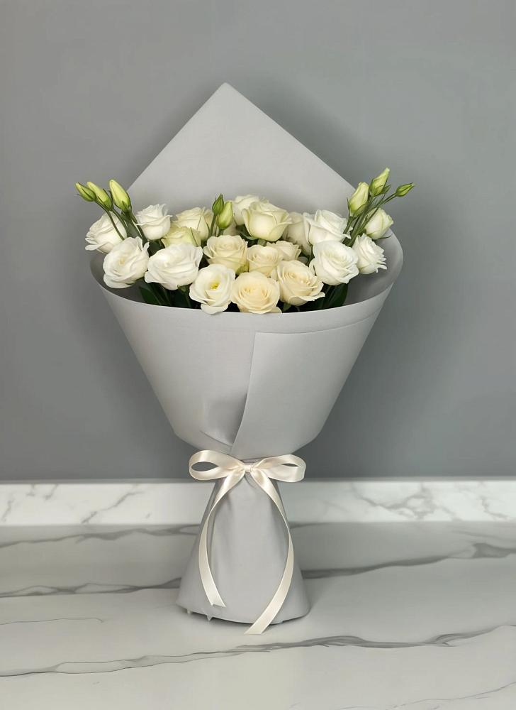 Букет цветов из: Розы и Лизиантусы в Абазе