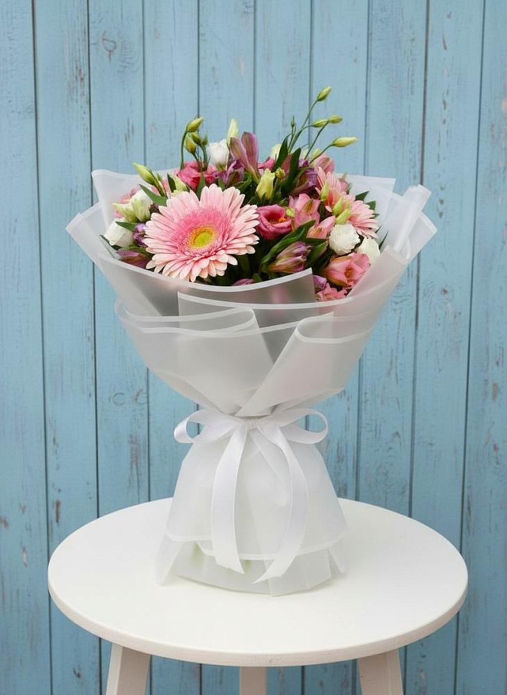 Букет прохладный бриз в Абазе Букет цветов из: Герберы, Альстромерии и Лизиантусы в Абазе